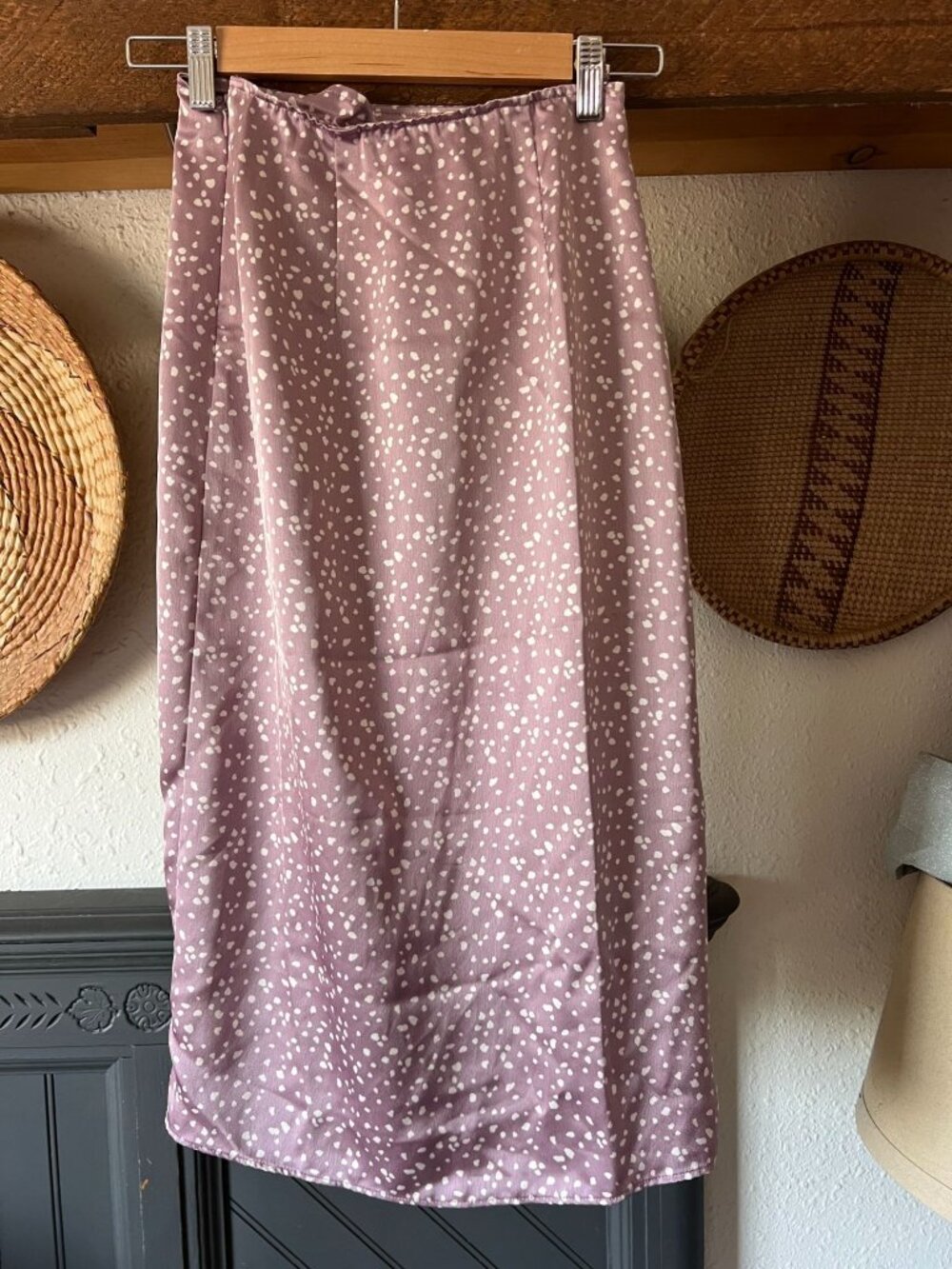 Abercrombie & Fitch satin midi skirt w/slit mauve/white ditsy dot xxs